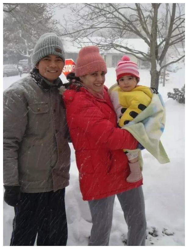 河南农村小伙城里当保安，娶到美国小美女移民后成人生赢家！